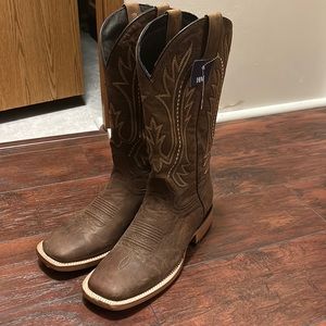 NWT size 10 women’s cow girl boots